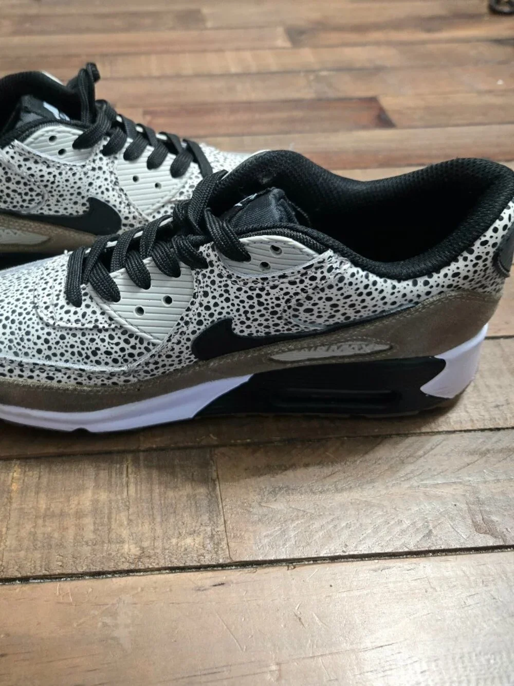 Nike Air Max 90 Premium Safari Women’s Size 7 Black White Gum EUC 443817-102